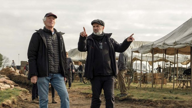 1917_bts_-_roger_deakins_sam_mendes_-_publicity_-_h_2019_